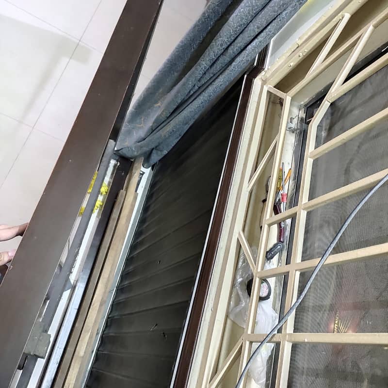 complete bed set (bed, side tables, dressing table) 2