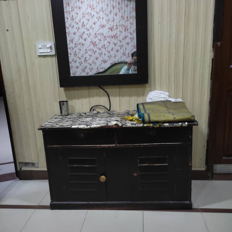 complete bed set (bed, side tables, dressing table) 6