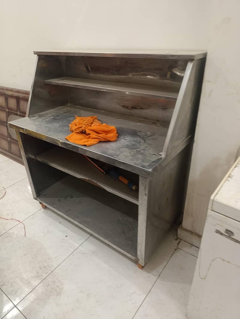 گلشن معمار میں ریسٹورنٹ کا مکمل سامان نیو کنڈیشن   سیل کیلئے دستیاب ہے 3