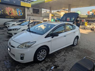 Toyota Prius 2010 – 2013 Import White 1.8 Hybrid Excellent Condition
