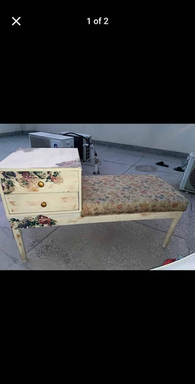 seater with phone holder