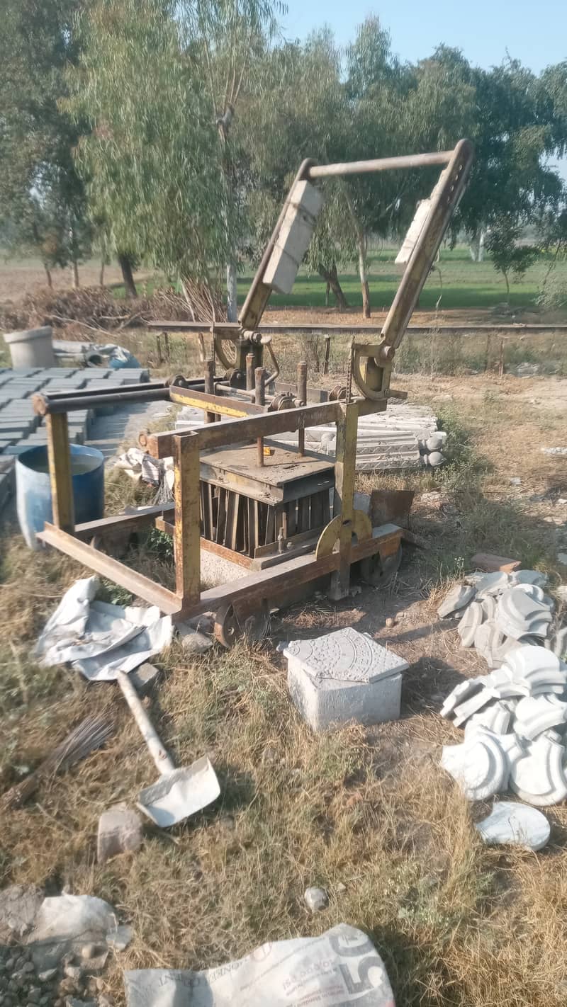 بلاک والی مشین فار سیل بالکل نیو کنڈیشن میں  ساتھ دو اور سچے بھی ہیں 0