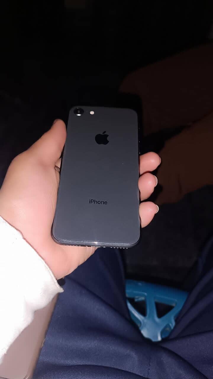iphone 8 good condition 1