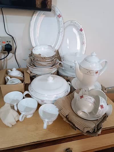 DINNER SET (FINE BONE) OF 61 PIECES | BRAND NEW COMPLETE SET