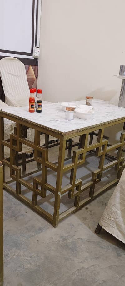 Hotel Tebles with chairs