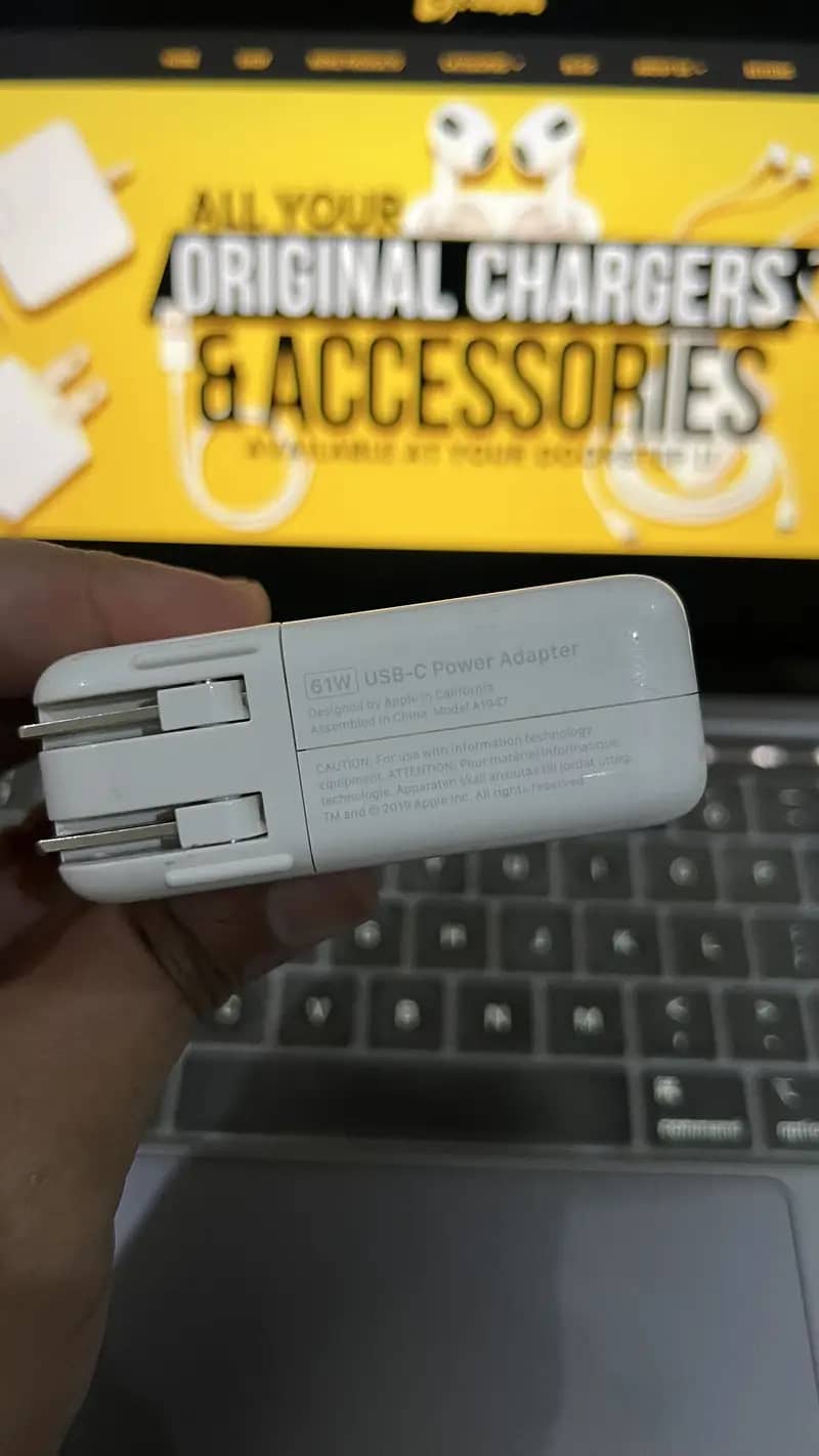 Apple macbook type c adapters 0