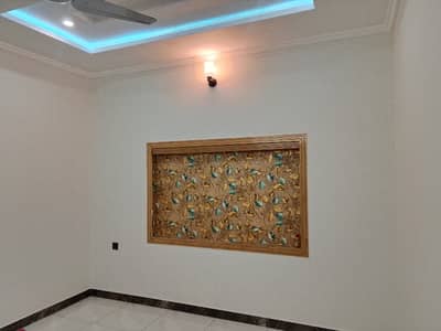 7 MARLA BRAND NEW UPPER PORTION FOR RENT AVAILABLE IN JINNAH GARDEN