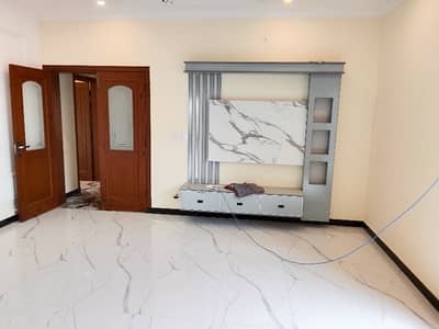 14 MARLA BRAND NEW UPER PORTION AVAILABLE FOR RENT IN JINNAH GARDEN