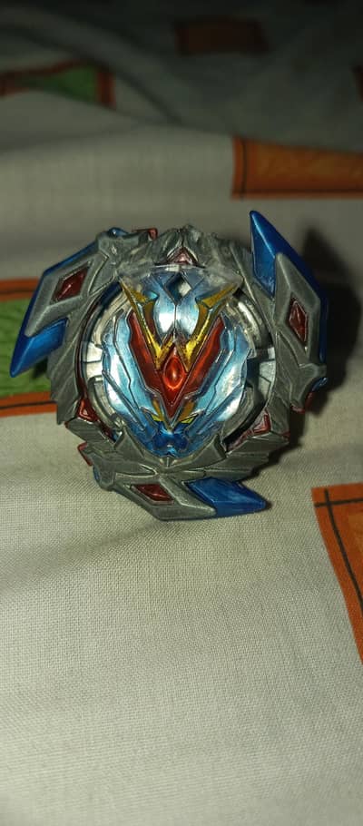 beyblade burst 800 rs each beyblade  for contact Ph 03105354113