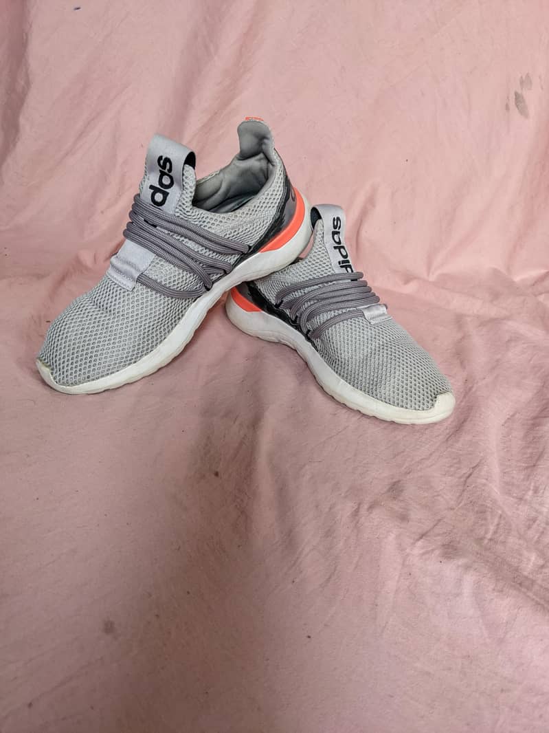 استمعال شدہ جوتے اچھی حالت میں مناسب قیمت پر 0