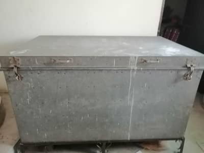 peati for sale with stand