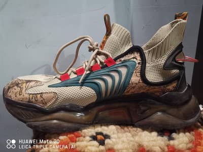 shoes for sale and size is 9