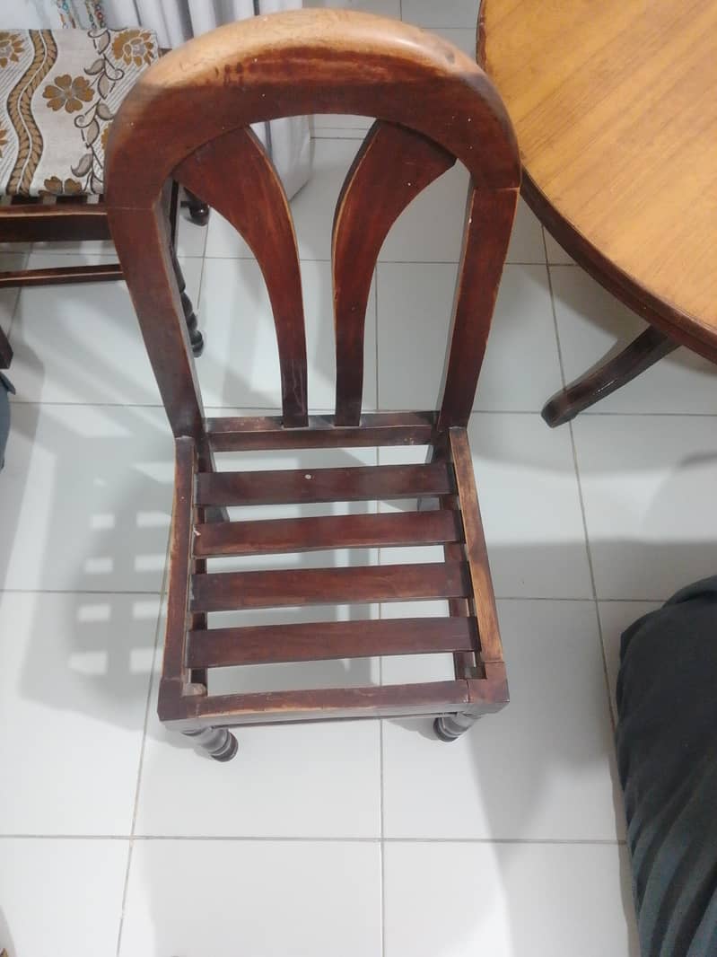 Round dining table 3