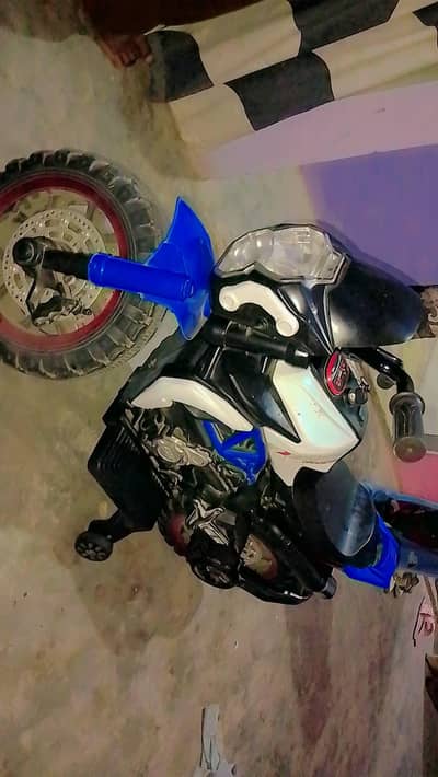 bike acchi hai electric 12 volt battery hai iskia charger Lena padega