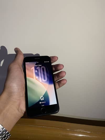 iPhone se 2020 slightly used 64gb