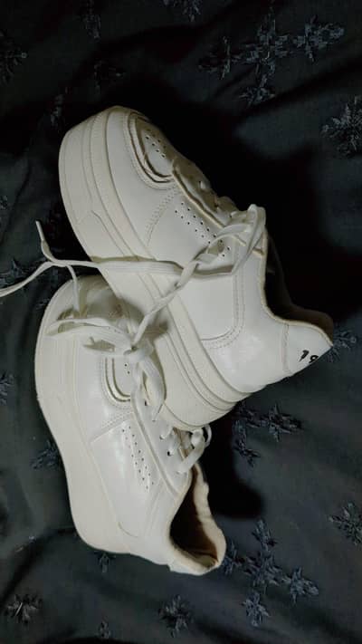 New and used shoes  available for hole sale price