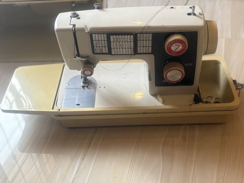 Sewing / over lock machine 0