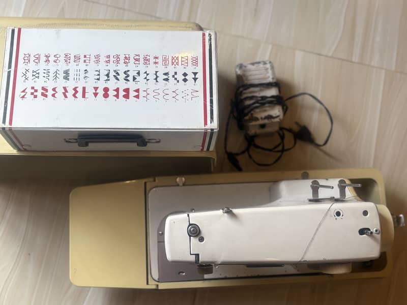 Sewing / over lock machine 4