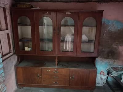 The showcase is was good and the mirror showcase was ordinary. . .