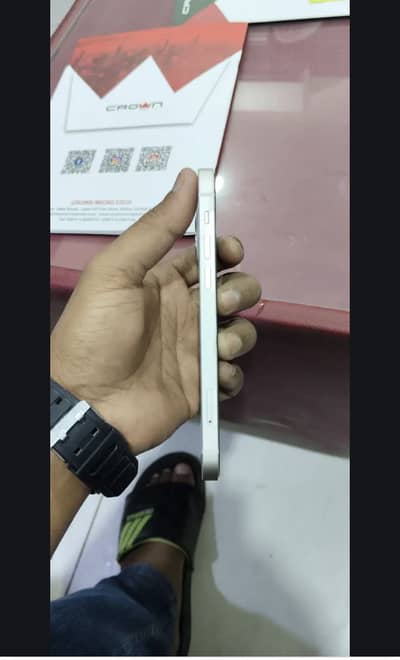 I phone 12 jv 64 gb back glass crack Face ID failed bt sim workin