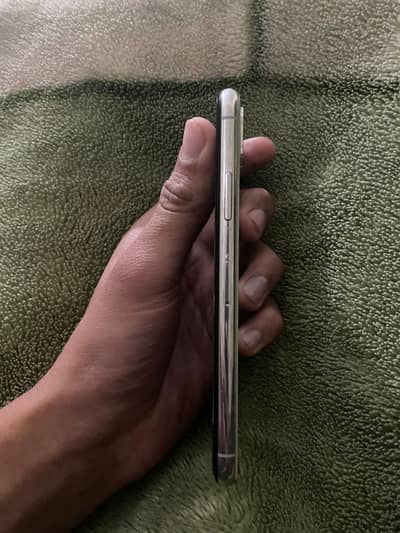 iPhone X total genuine white colour