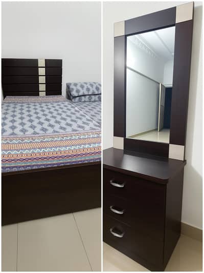 Wooden single bed with matching dressing table (NO MATTRESS)