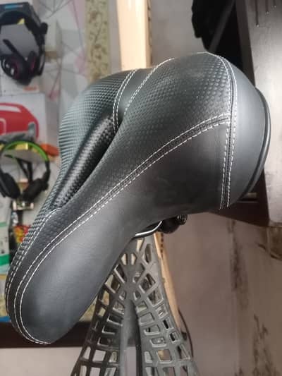 Wide cycle saddle in good quality
