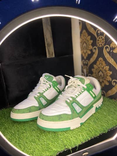 Louis Vuitton trainers in green 100% authentic made in italy