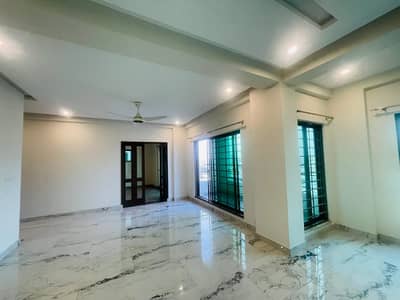 BRAND NEW 4-BEDROOMS APARTMENT WITH SERVANT ROOM AVAILABLE FOR SALE IN ASKARI 10