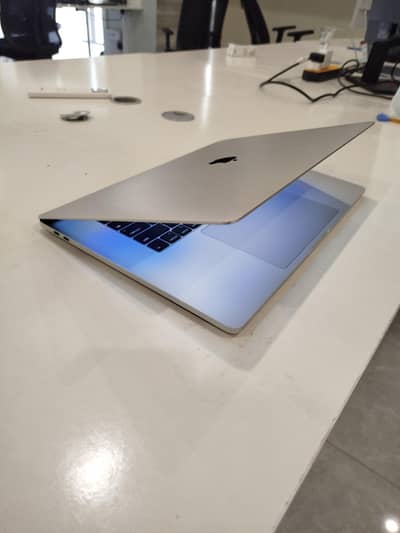 MacBook Pro 2019 – 16" | 32GB RAM | 512GB SSD