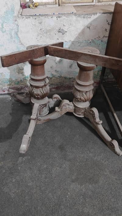 old dinning table with 6 chairs