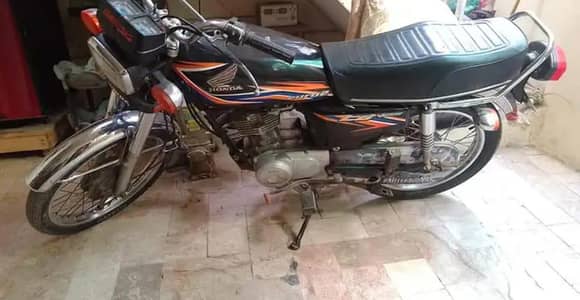 Honda CG 125 model 2018 Karachi number urgent for sale