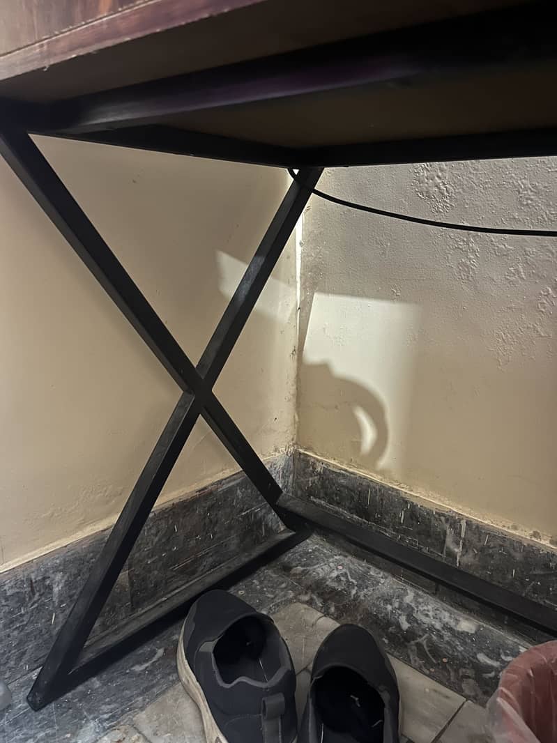 PC table or Study table 0