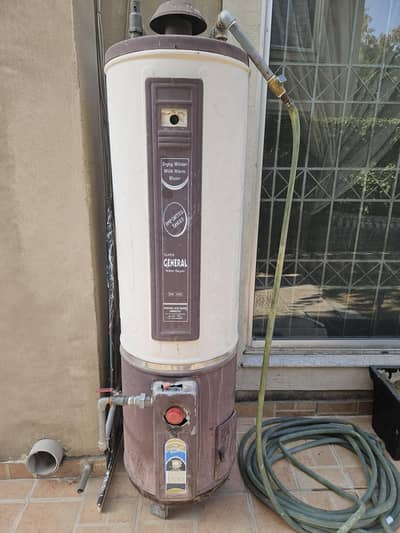 used gas geyser. . capacity 35 gallon