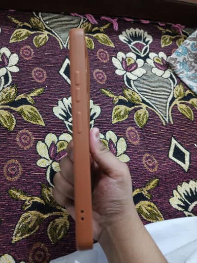 bohot achi condition ma ha 9/10 cover ka Sath dia jaega