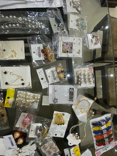 77 jewellery items each price 200 everything 15,400