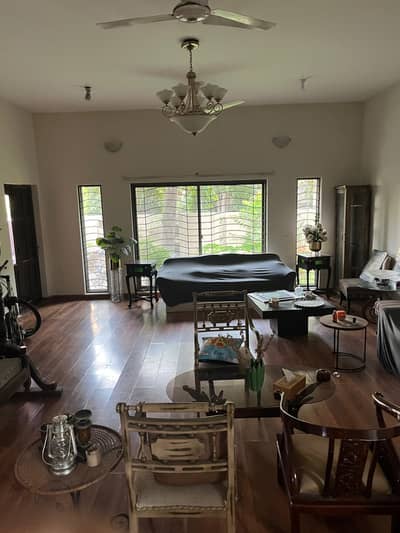 1 KANAL 5 BEDROOM HOUSE AVAILABLE FOR RENT