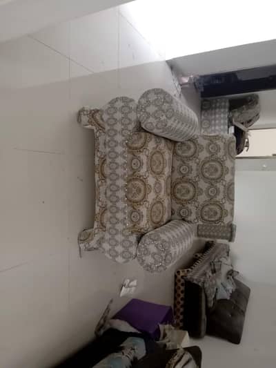 purane sofa repair krta hoo