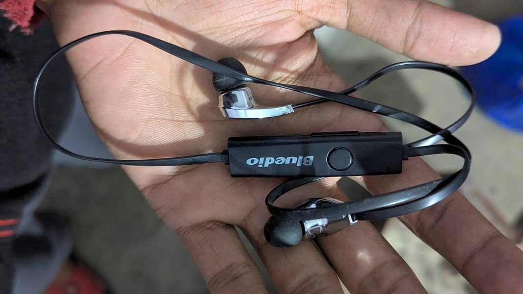 Bluedio Wireless handsfree box packed 0