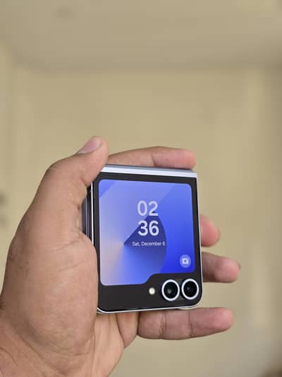 samsung galaxy z flip 6 12 256 unlock (4 months sim time)