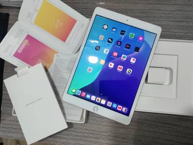 Ipad 8 10/10 with box
