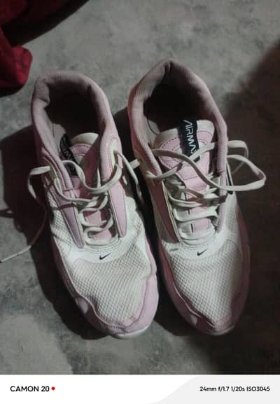 Nike Air shoe 9.5 size contact 03009817510