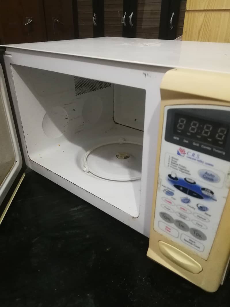 Fully Functioning Microwave 1