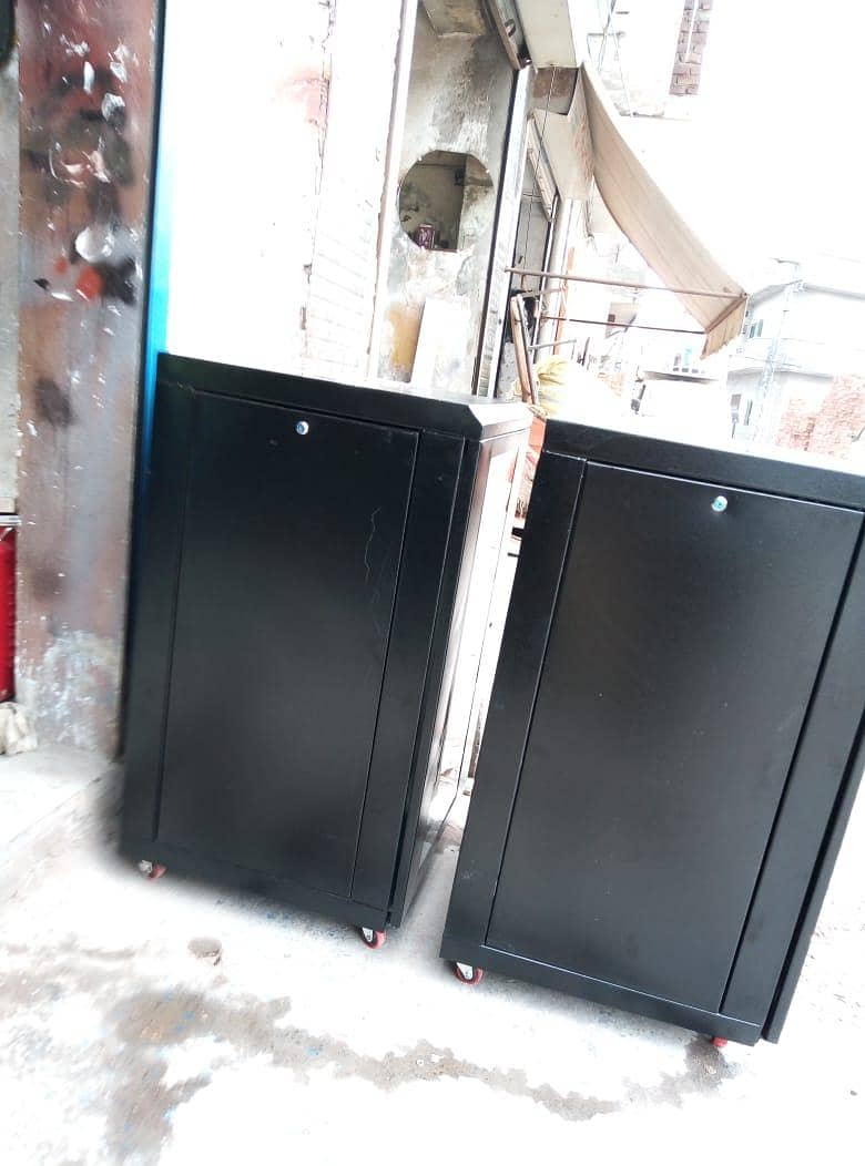 22U Data Rack (Titan Rack) 1