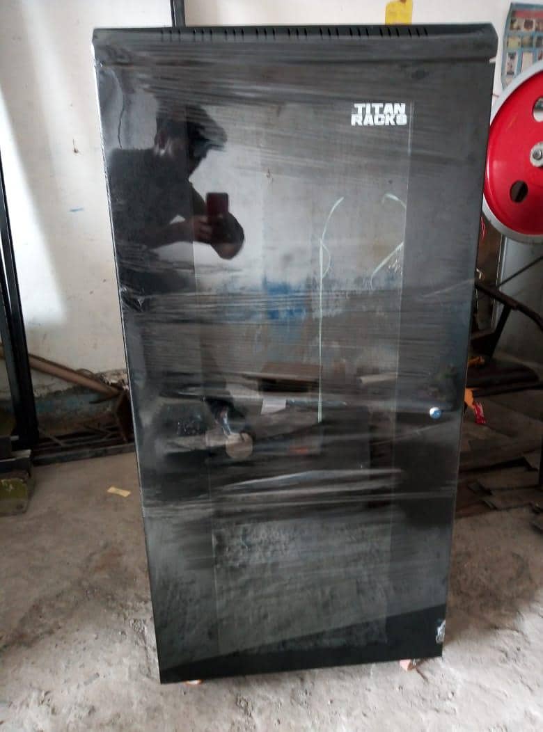 22U Data Rack (Titan Rack) 2