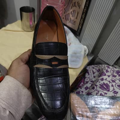 Rearlly used 1st step shoes size 4 number available for sell .