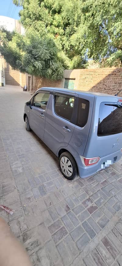 Suzuki wagon r  top variant