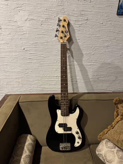 Bass guitar