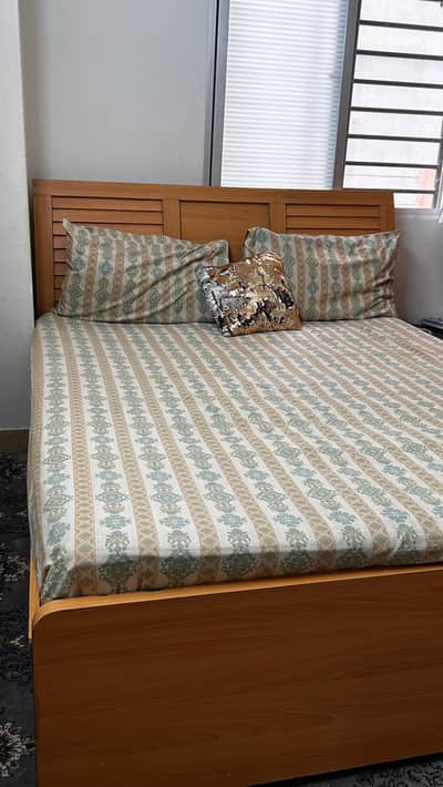 BED QUEEN SIZE