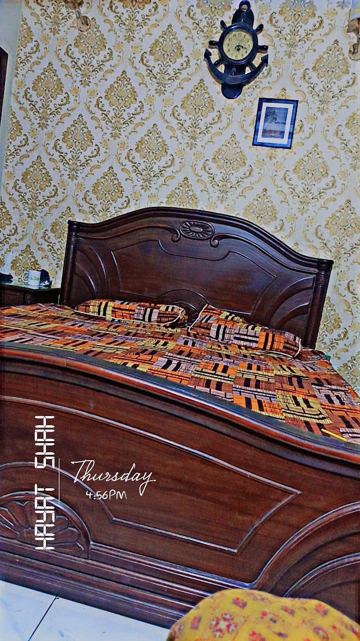 solid heavy wood bed 0